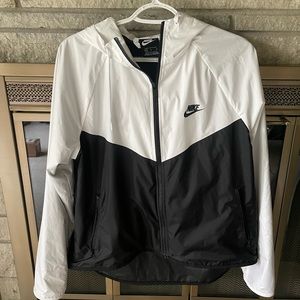 Nike windbreaker size medium